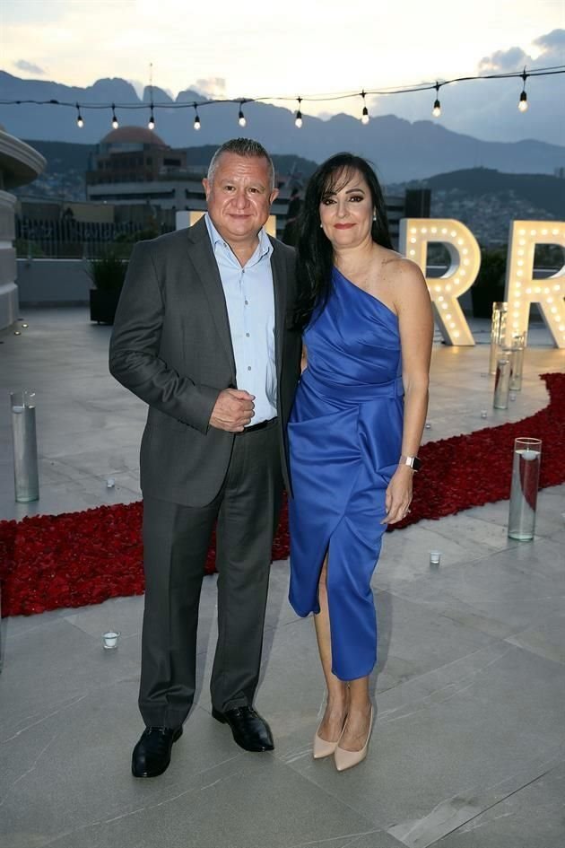 Daniel Torres Santos y Verónica Hinojosa de Torres