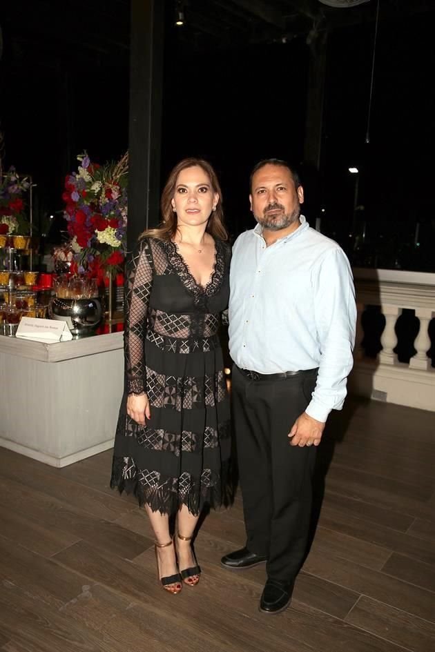 Yvonne Chávez de Rodríguez y César Rodríguez