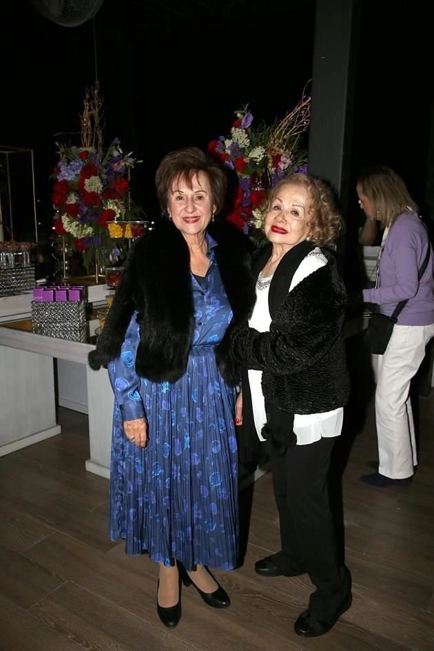 Ernestina de la Garza y Sara Santos