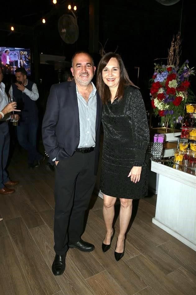 Miguel Hinojosa y Patricia Hinojosa
