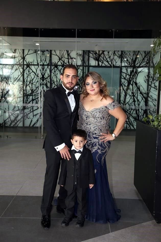Juan de Dios Martínez, Yajaira Acosta y Juan Carlos Martínez