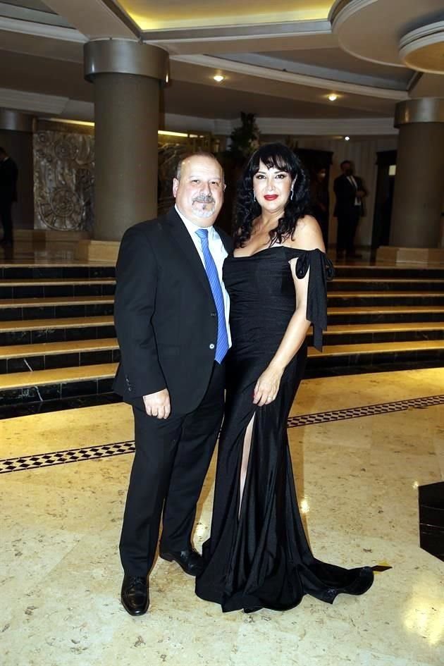 Abel Lozano y Giowanna Bejarano de Lozano