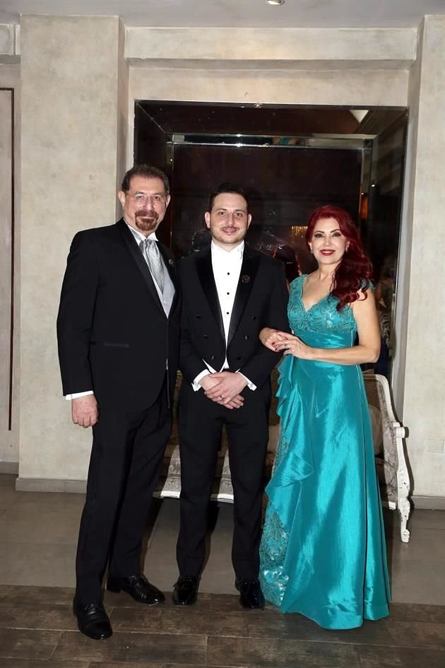 Fernando González González, Fabián González López y María Elena López de González