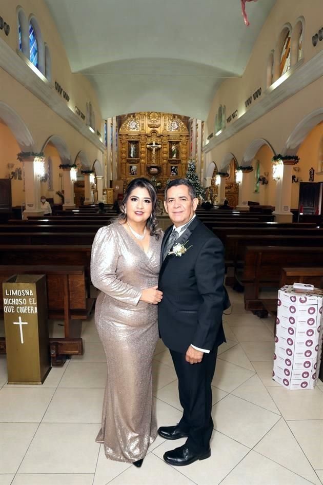 PADRES DE LA NOVIA Ninfa Elizabeth Hernández de Villarreal y Alejandro Villarreal Sánchez