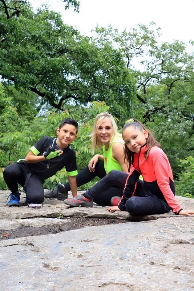 Mateo Cuéllar Acuna, Sally Acuna de Cuéllar y Renata Cuéllar Acuña