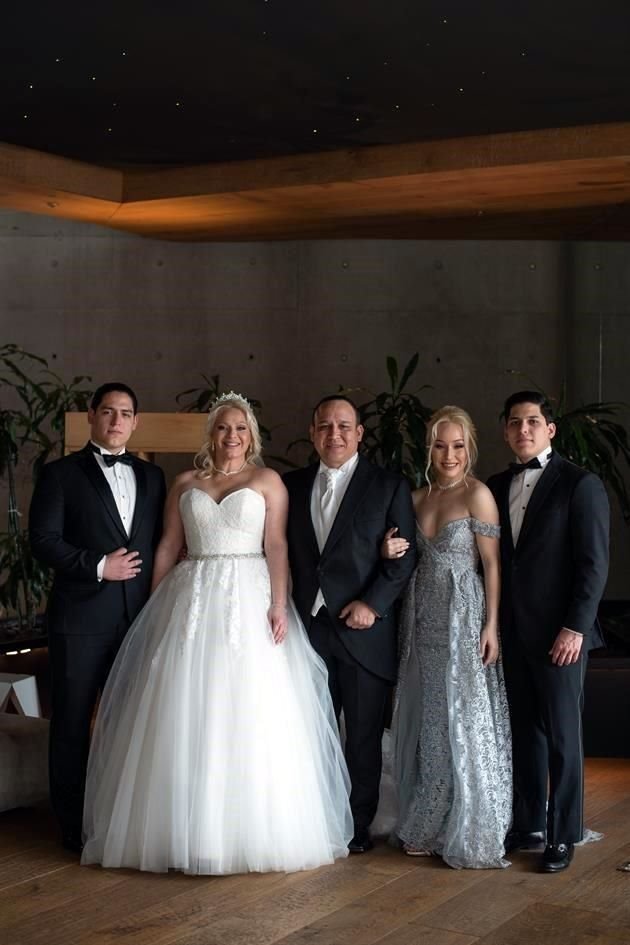 Francisco Javier Reyes, Karen Olivia Martínez de Reyes, Juventino Reyes Rodríguez, Bárbara Reyes y Juventino Reyes