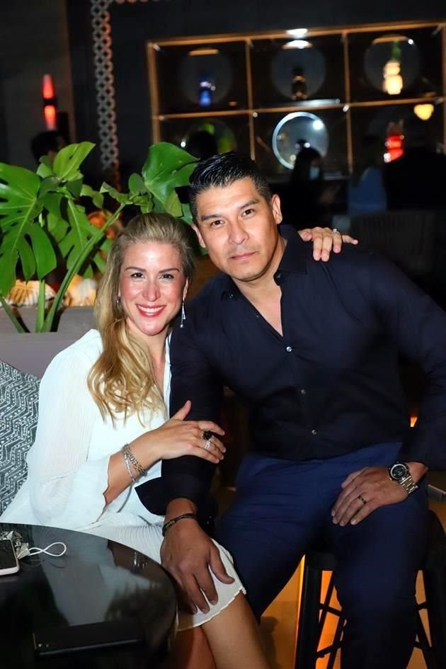 Arline Cantú y Leonel Juárez