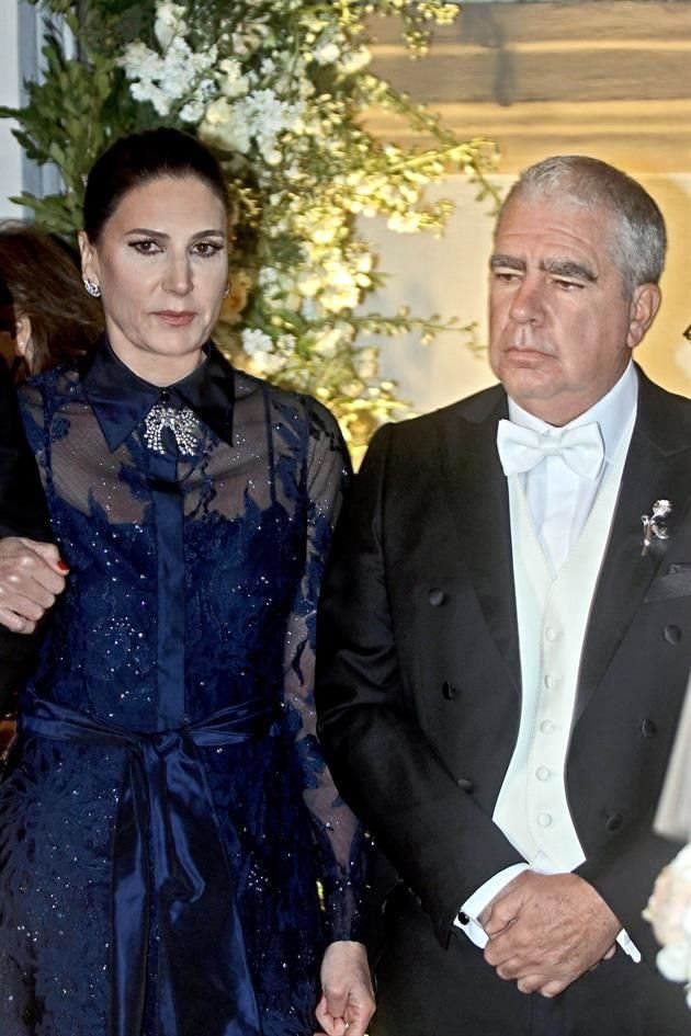 PAPÁS DEL NOVIO. Ana Cecilia Cardoso Suárez de Perusquia y Pedro Perusquia Berrizbeitia