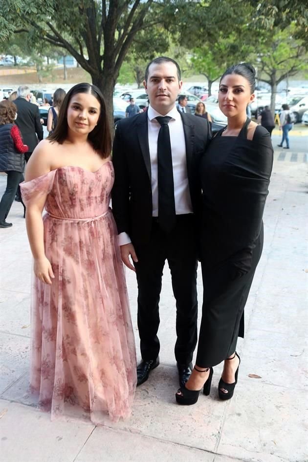 María Garza, Miguel Cavazos y Regina Schwarz