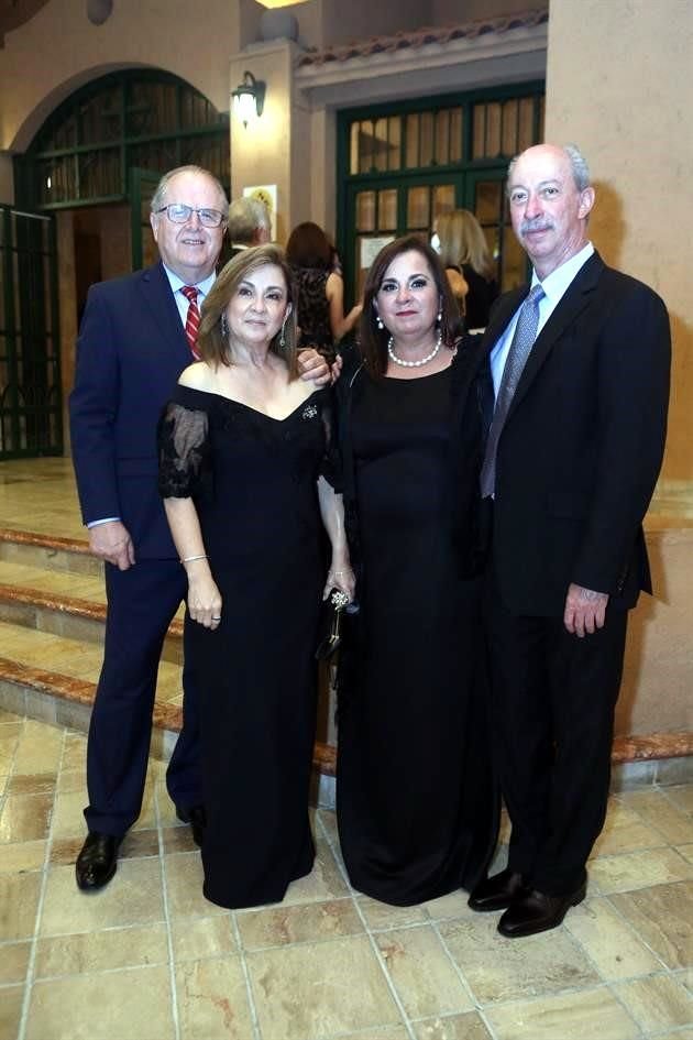 Alvaro Padilla, Maru González de Padilla, Nora Elizondo de Valenzuela y Antonio Valenzuela