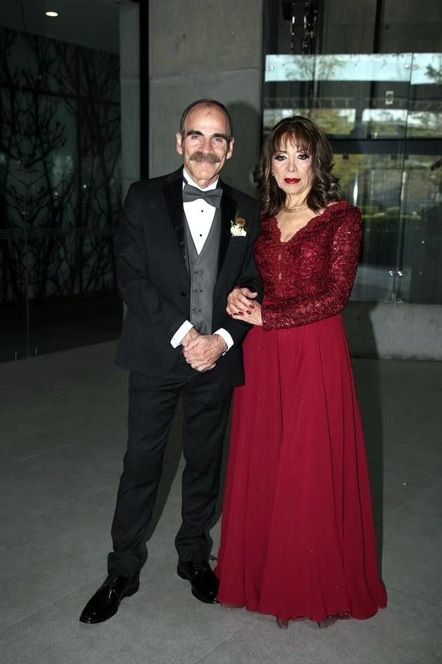 PAPÁS DEL NOVIO Alvaro Mathiew Quirós y Graciela García de Mathiew