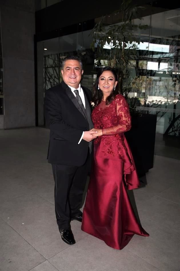 PAPÁS DE LA NOVIA Luis Roberto Ayala Pérez y María Teresa Mata de Ayala