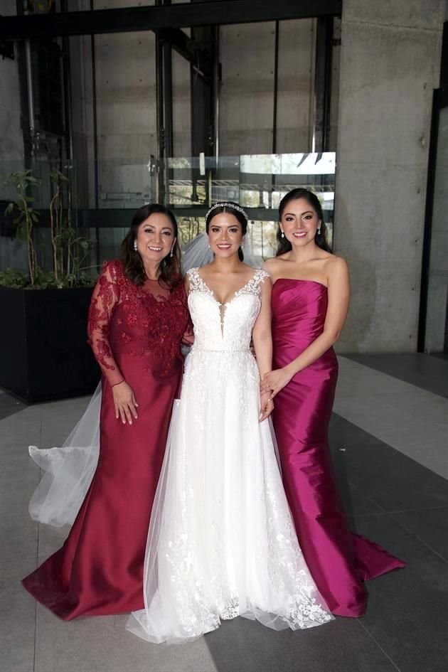 María Teresa Mata de Ayala, Caro Ayala Mata y Ale Ayala Mata