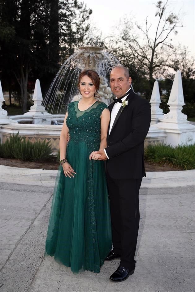 Flor González de Sánchez y Anselmo Sánchez