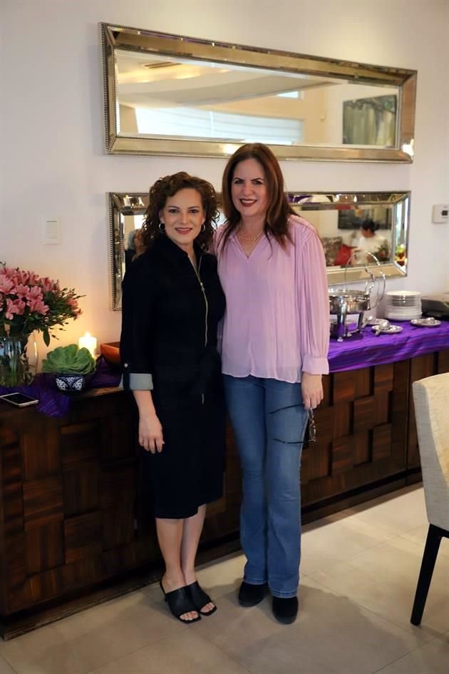 Mayra Flores y Silvia Peña