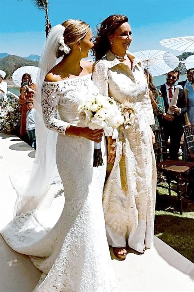 La novia acompañada de su mamá, Verónica Sada Pérez Madero