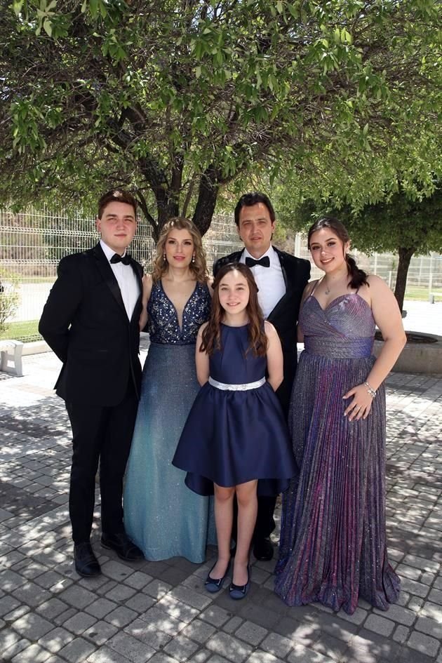 Patricio Villarreal Vargas, Karla Vargas Bravo, Jaime Villarreal Martínez, María José Villarreal Vargas y Mariana Villarreal Vargas