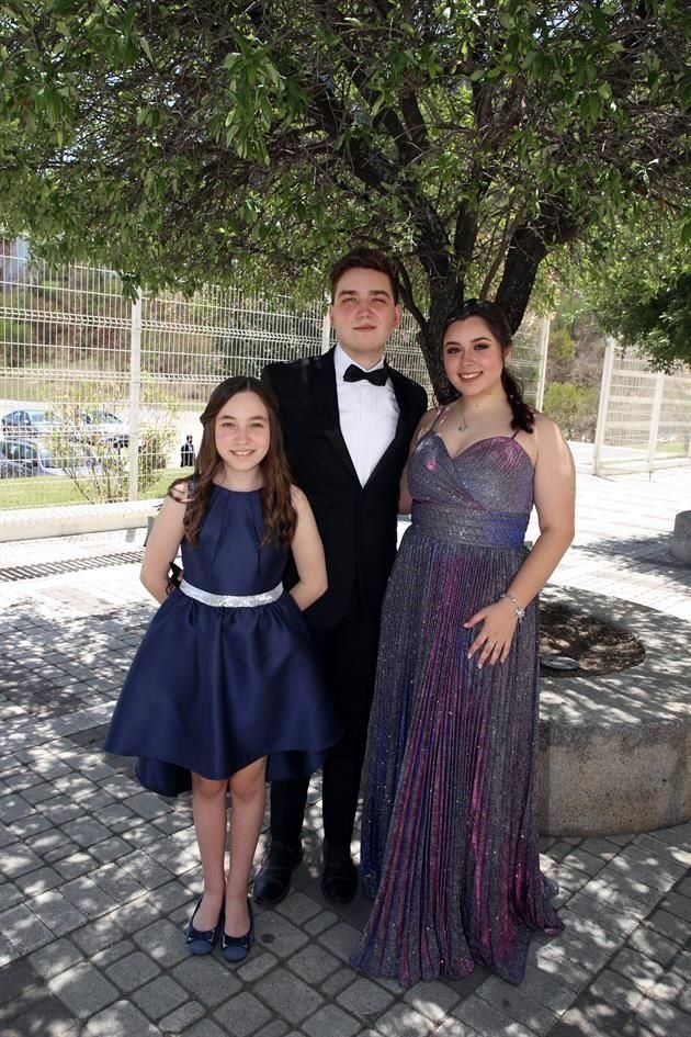 Patricio Villarreal Vargas, María José Villarreal Vargas y Mariana Villarreal Vargas