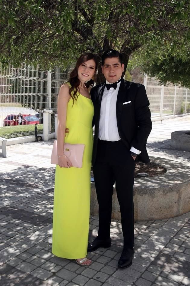 Tania Marcos de Vela y Luis Vela