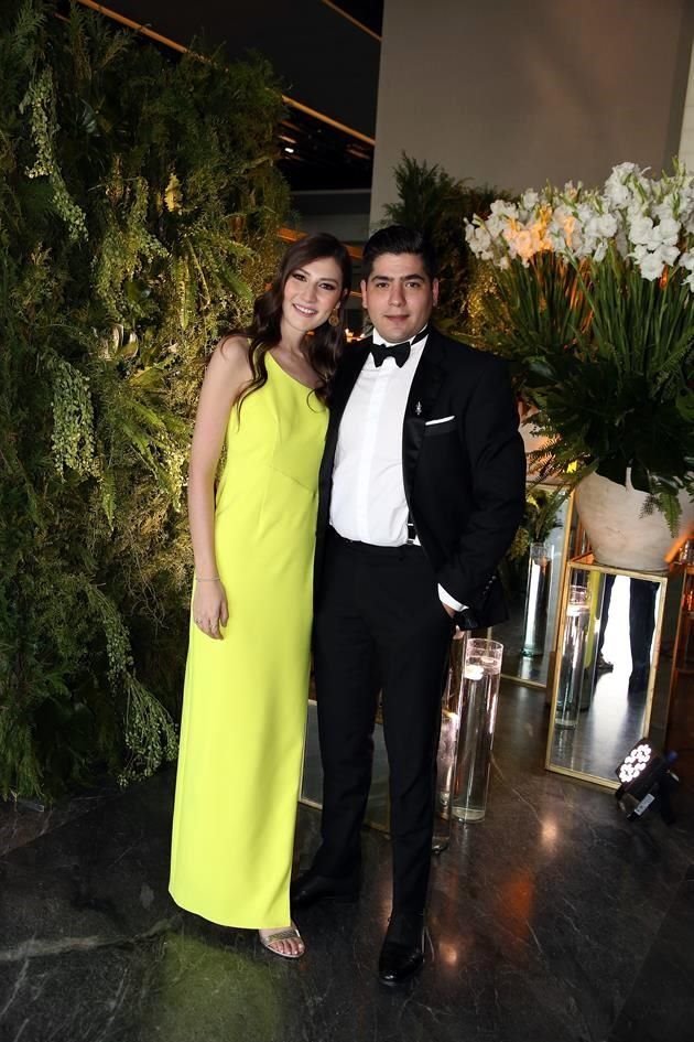 Tania Marcos de Vela y Luis Vela