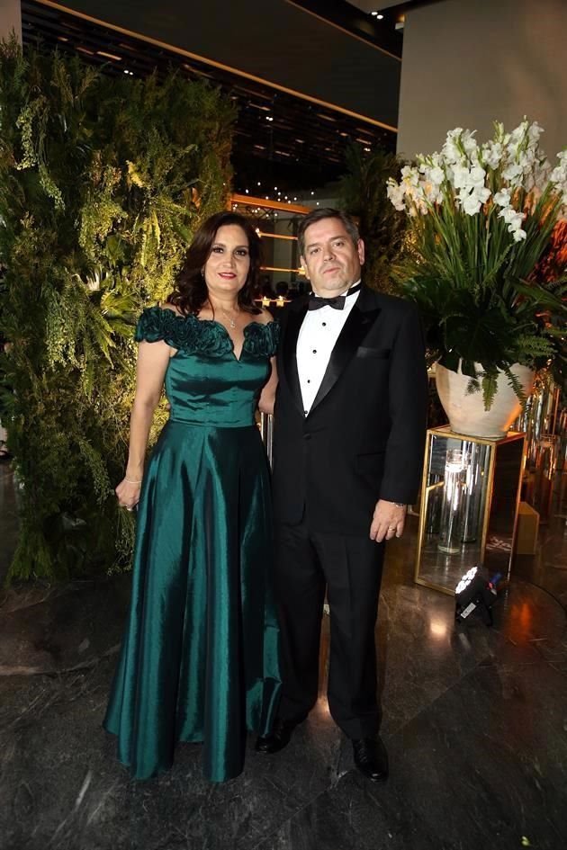 Hilda Vargas de Meza y Diego Meza