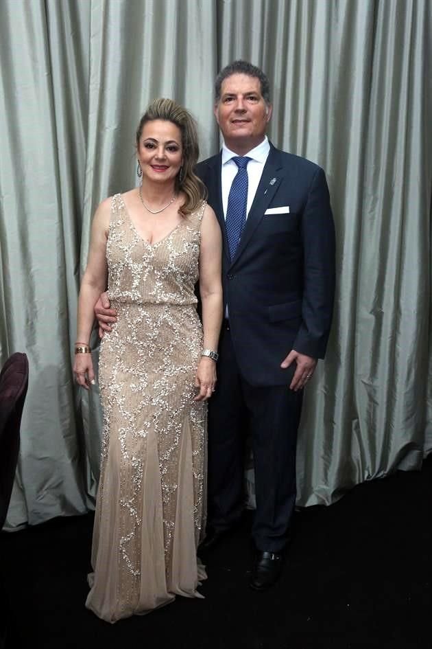 Graciela Elizondo de Vargas y Enrique Vargas