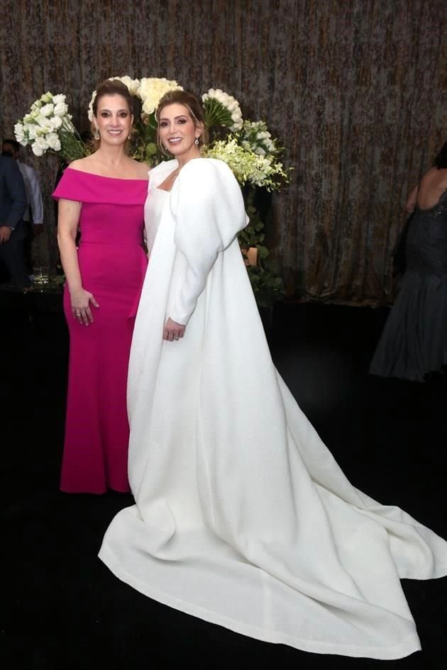 Mayela González Elizondo con la novia