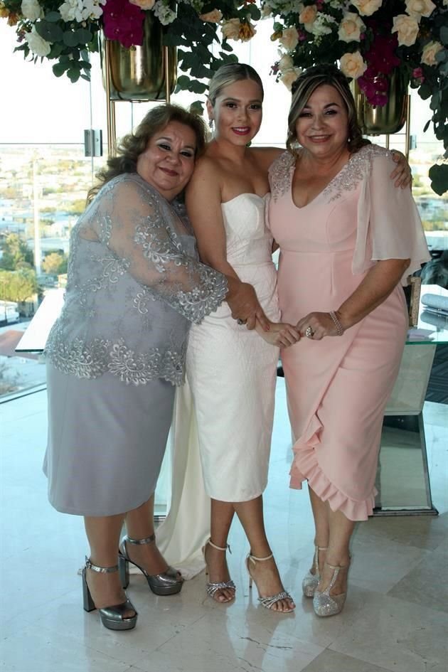 Isabel Carmona, Cecilia Garza Carmona y Mimis González
