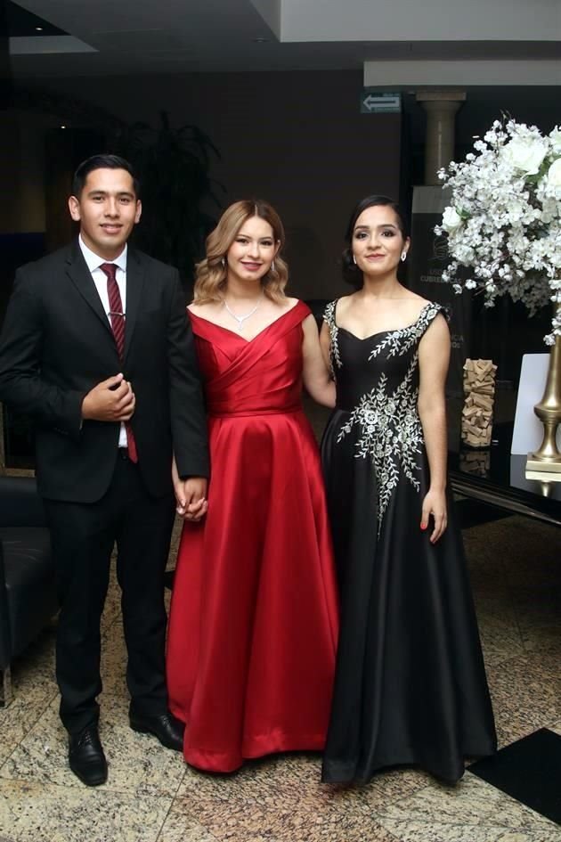 Luis David Fierro. Andrea Ibarra y Janeth Fierro