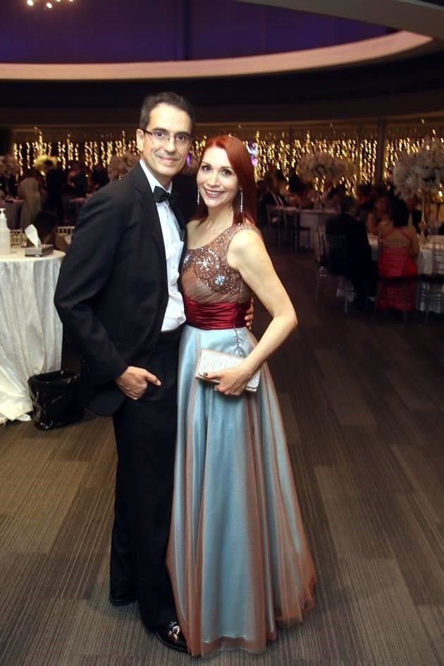 Miguel Ángel de la Paz y Susana Garza de De la Paz