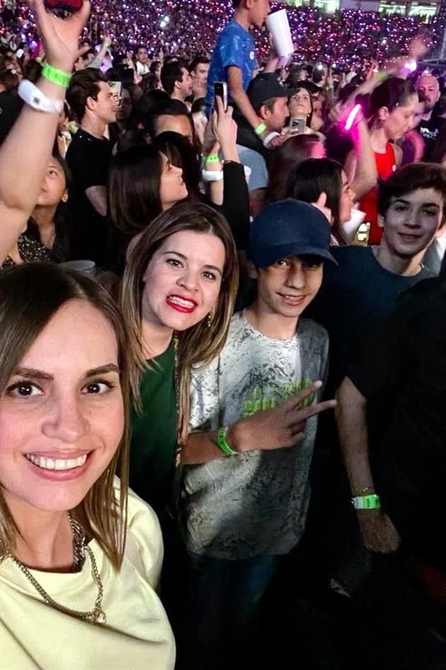 Jacqueline Vega, Yamilhi Vega, Emilio Cavazos y Emiliano Terrazas