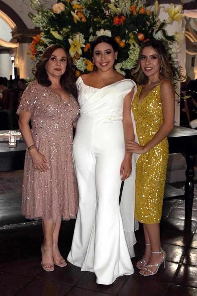 Nancy Pompa de Cantú, Alondra Jiménez de la Garza y Andrea Jiménez