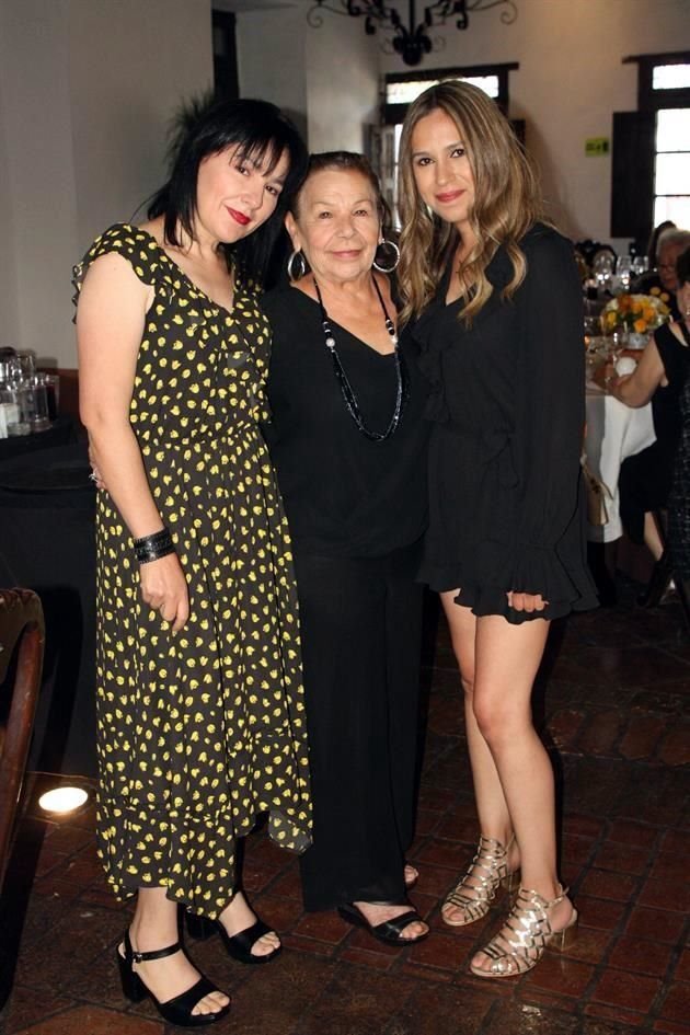 Yesenia de la Garza, Arminda Villarreal y Karina de la Garza
