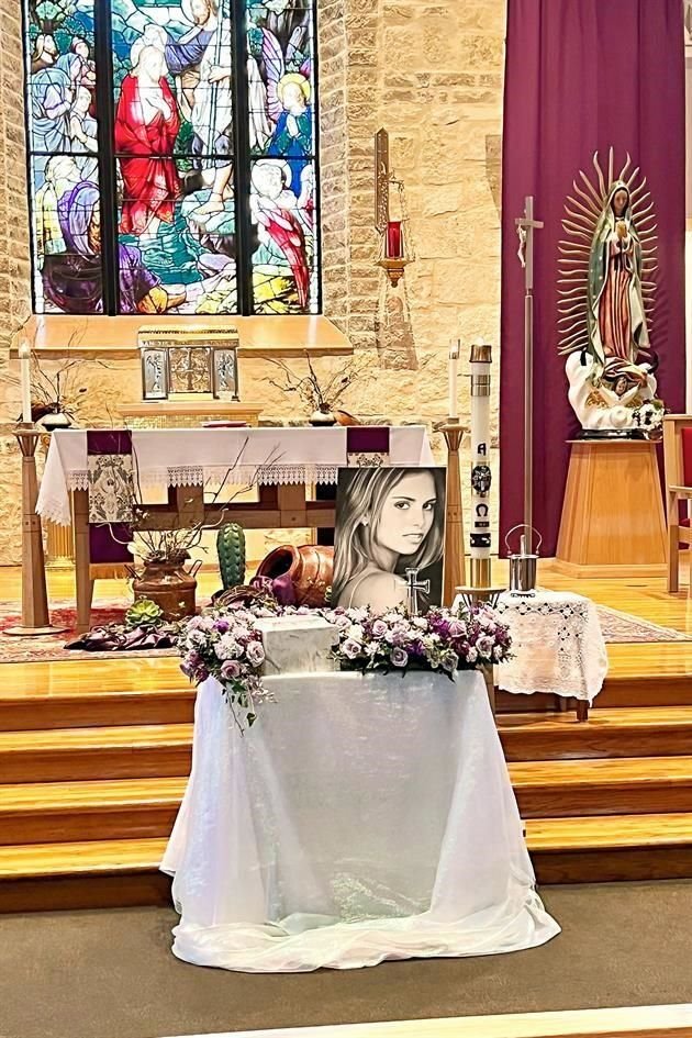 A mes y medio de que Mariana Santos Williams partió al Cielo, su familia y amigos de San Pedro que viajaron a San Antonio,Texas, participan en una misa.