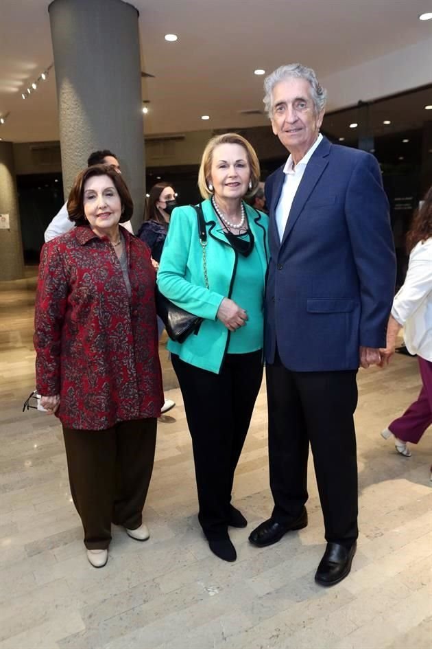 Magdalena Garza de Herrera, Norma Treviño de Villarreal y Eduardo Villarreal