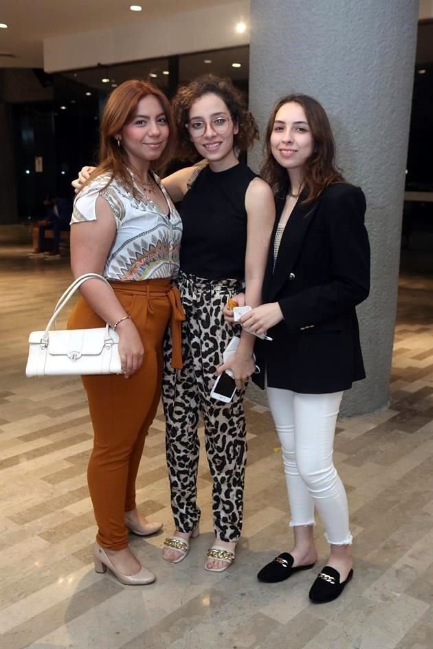 Regina Azpeitia, Luciana Muraira y María Angela Muraira