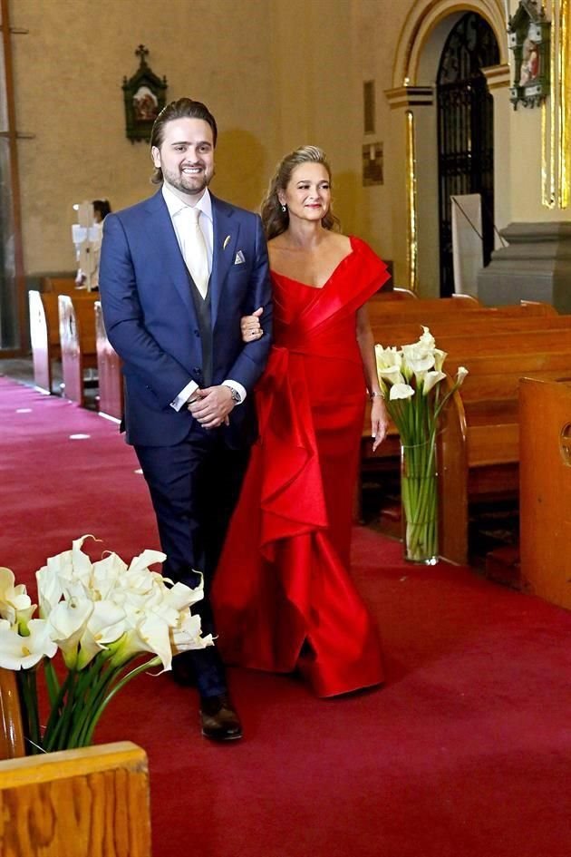 El novio, Patricio Escámez Polin, con su mamá Érika Polin de Escámez