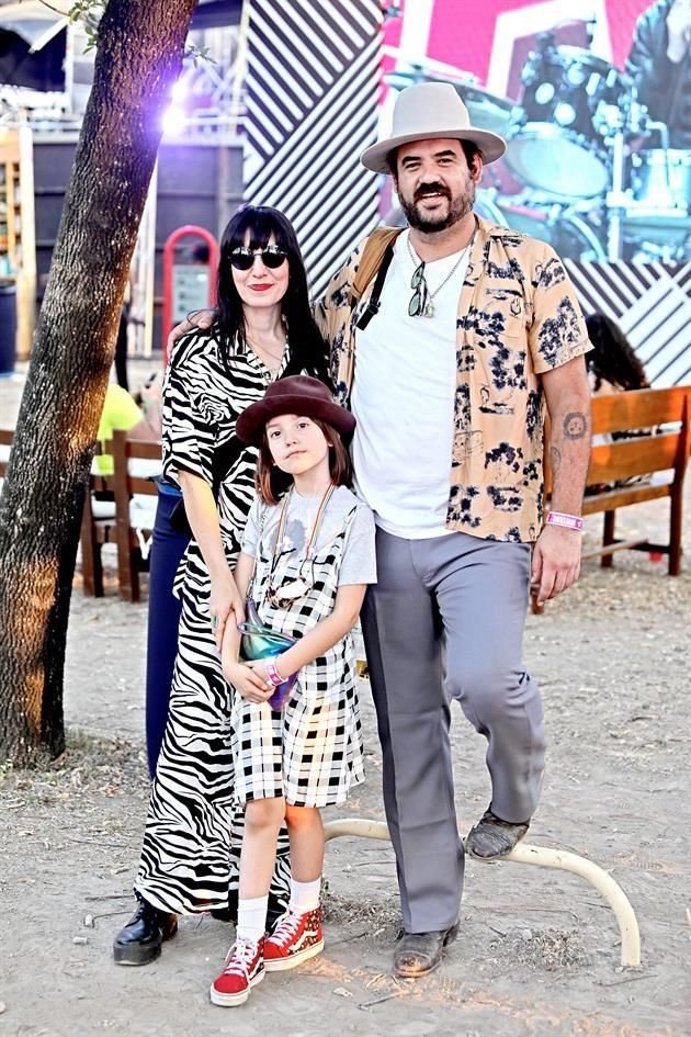 Priscilla Orfanos, Emma Sofía Sánchez y Mauricio Sánchez