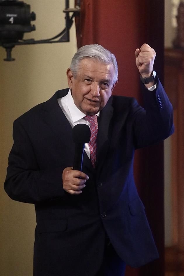 AMLO amagó a empresas con esquemas de autoabastecimiento eléctrico para que acepten acuerdo con el Gobierno y eviten juicio penal.