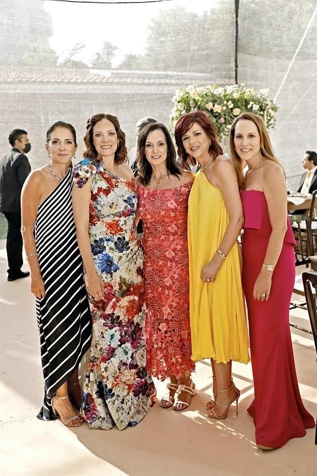 Marcela Lobeira de Zambrano, Mónica Jaime, Dinorah Pérez Maldonado de Garza, Lucila Farías de Garza y Ana Lorena González de Rodríguez