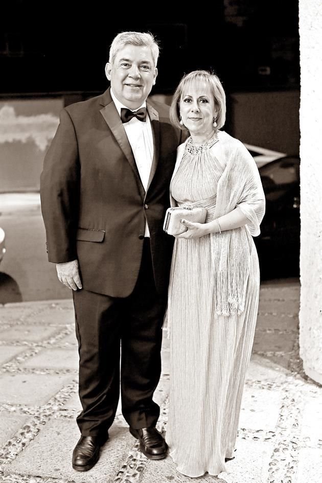 Carlos Javier Hinojosa Alanís con su esposa, Flora Barragán de Hinojosa
