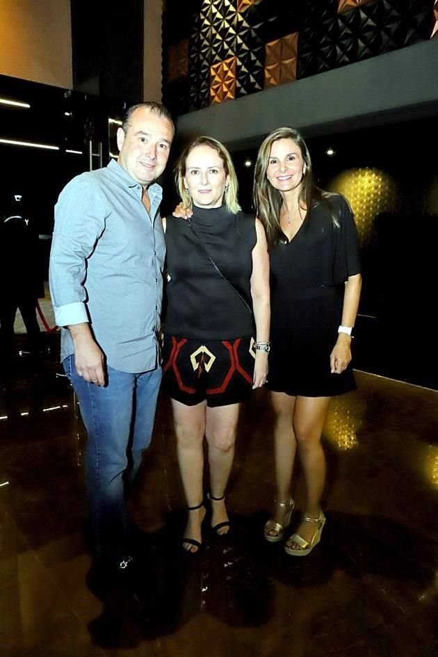 Alejandro Arce, Paola Zubieta y Anita Montalvo