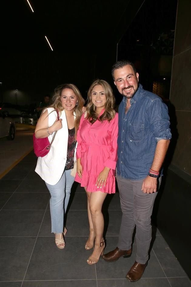 Marcela Elizondo, Estefanía Salas y Jorge Elizondo