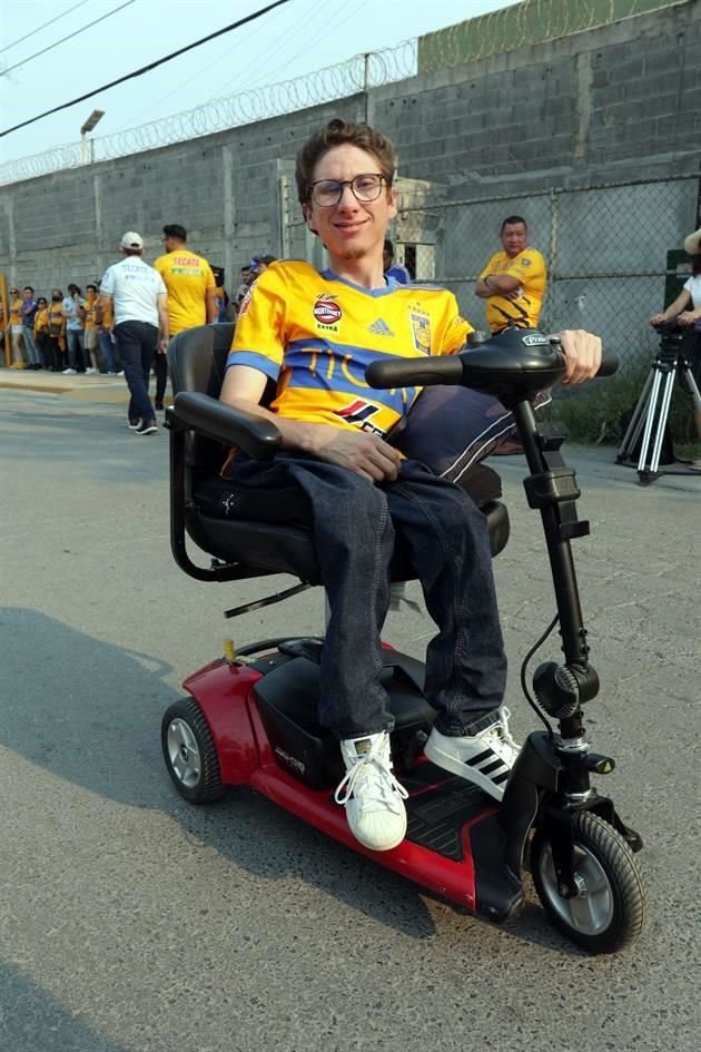 Los primeros aficionados de Tigres en llegar al Uni confían en que habrá remontada del equipo regio.