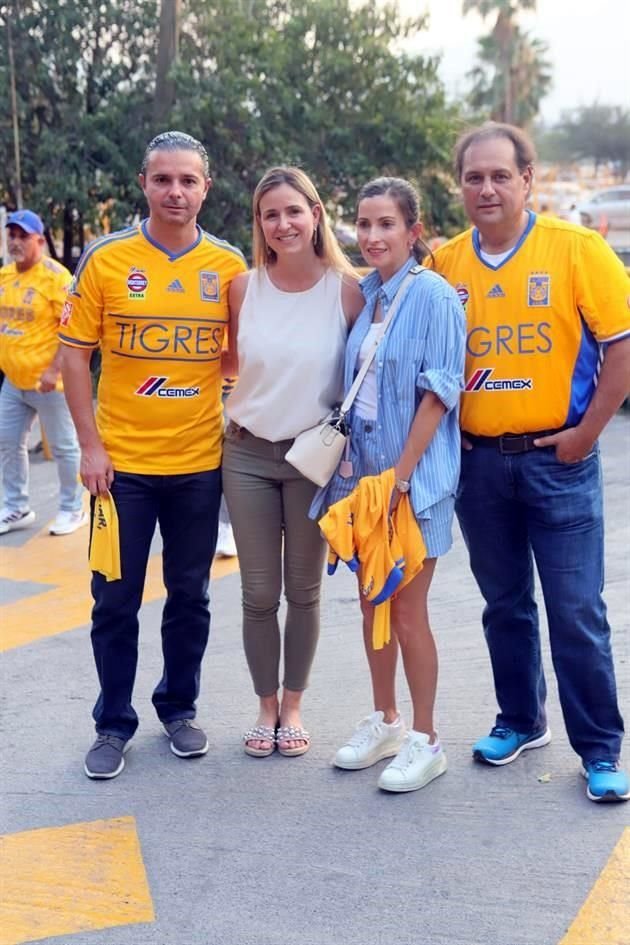 Pedro Arce, Alejandra Lara de Arce, Andrea Escamilla de Cruz y Federico Cruz