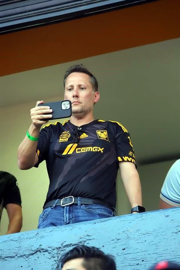 Adrián González