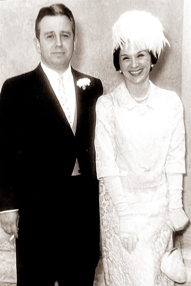 El 25 de agosto de 1951, contrajo matrimonio con Martha de la Garza.