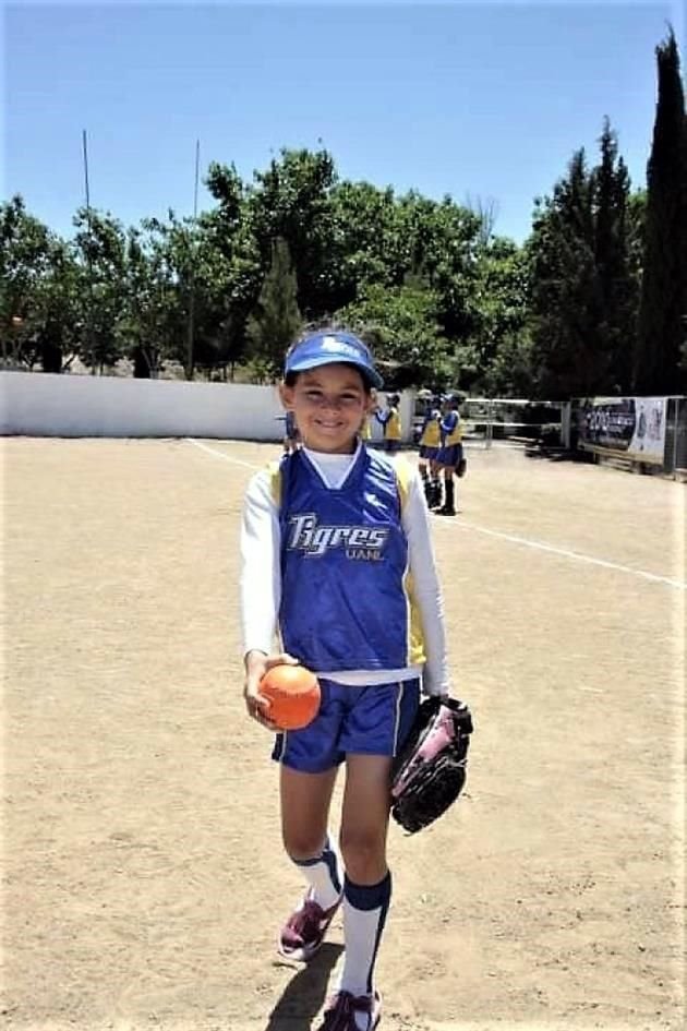 En su etapa de la categoría Infantil, Yanina jugó en Ligas Pequeñas y fue formada en el equipo Tigres, principalmente.