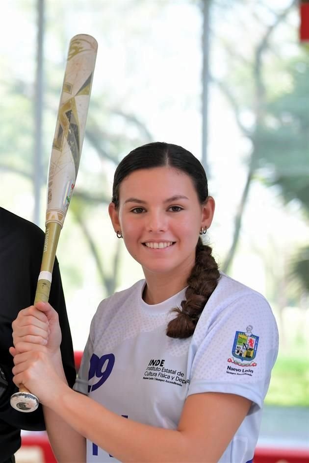 Yanina Treviño es campeona de las Olimpiadas Nacionales en el marco como seleccionada de Nuevo León.