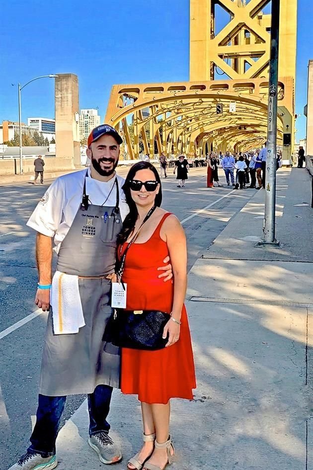 Patricio Wise y Cinthia Martínez en otra degustación gastronómica, esta en el Sacramento Tower Bridge.